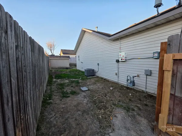 $329,900 | 929 22nd Avenue East, Jerome, ID 83338