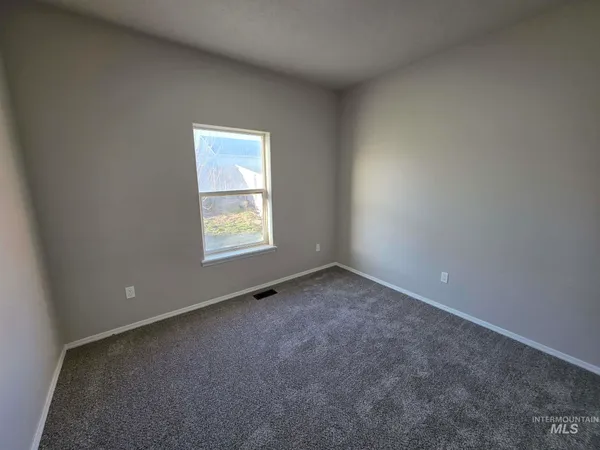 $329,900 | 929 22nd Avenue East, Jerome, ID 83338