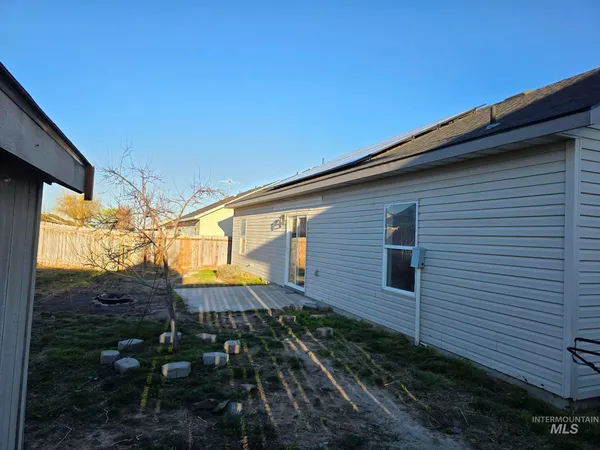 $329,900 | 929 22nd Avenue East, Jerome, ID 83338