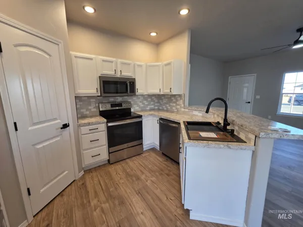 $329,900 | 929 22nd Avenue East, Jerome, ID 83338