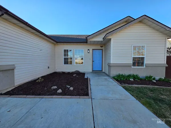 $329,900 | 929 22nd Avenue East, Jerome, ID 83338