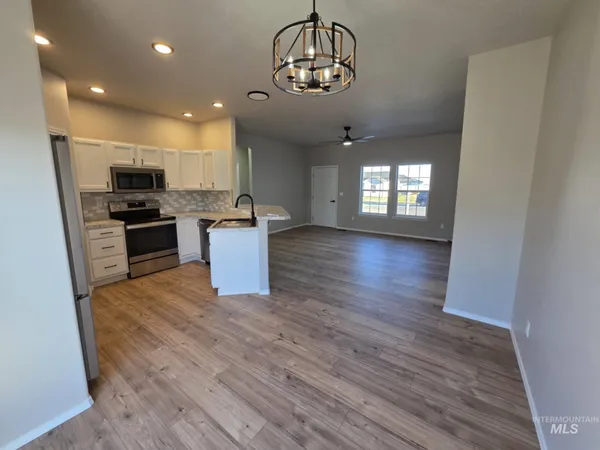 $329,900 | 929 22nd Avenue East, Jerome, ID 83338