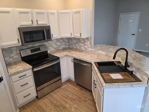 $329,900 | 929 22nd Avenue East, Jerome, ID 83338