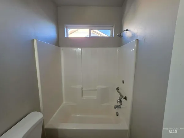 $329,900 | 929 22nd Avenue East, Jerome, ID 83338