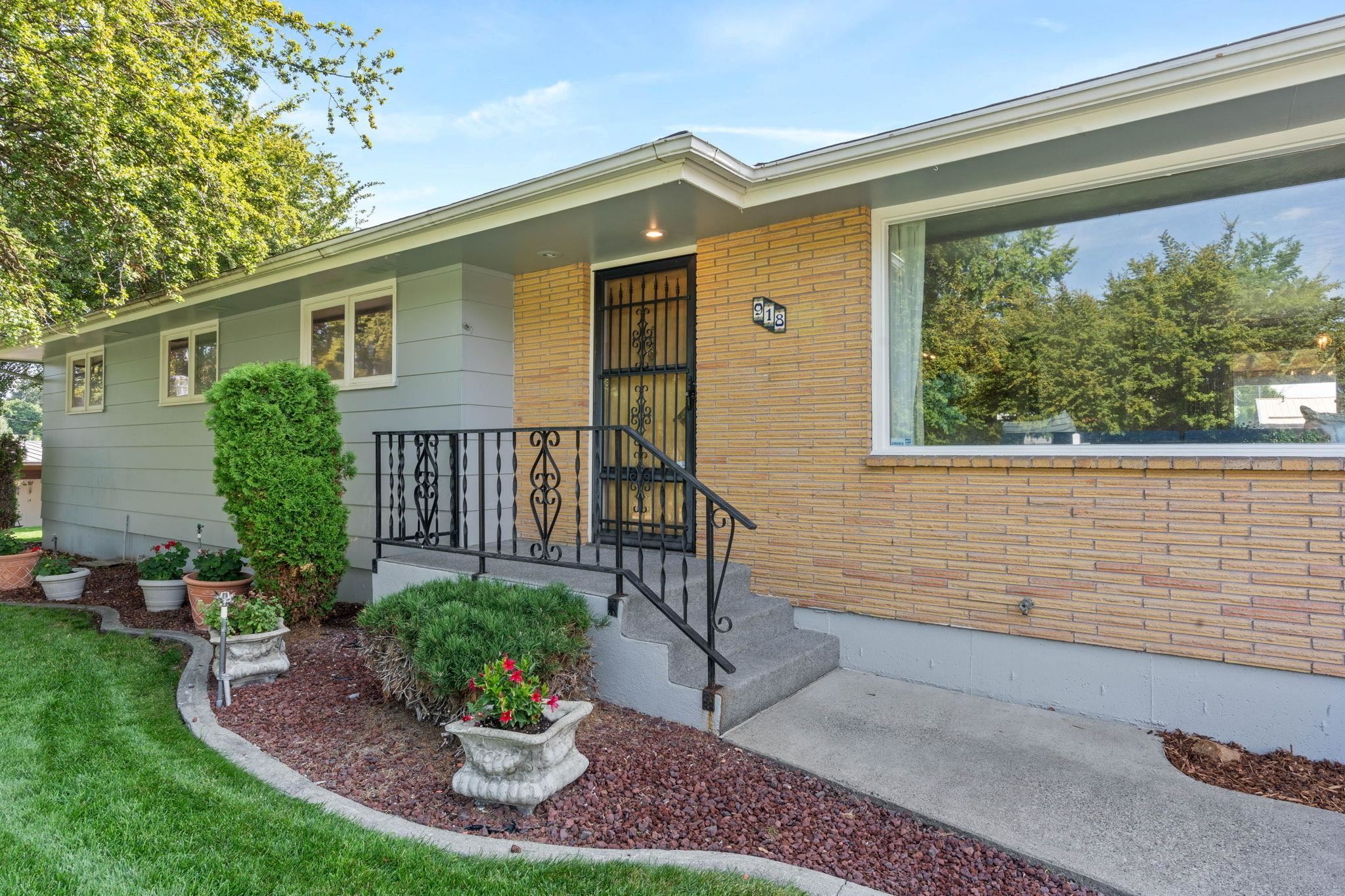 918 North Oberlin Road Spokane Valley, WA 99206 - Photo 3 of 40