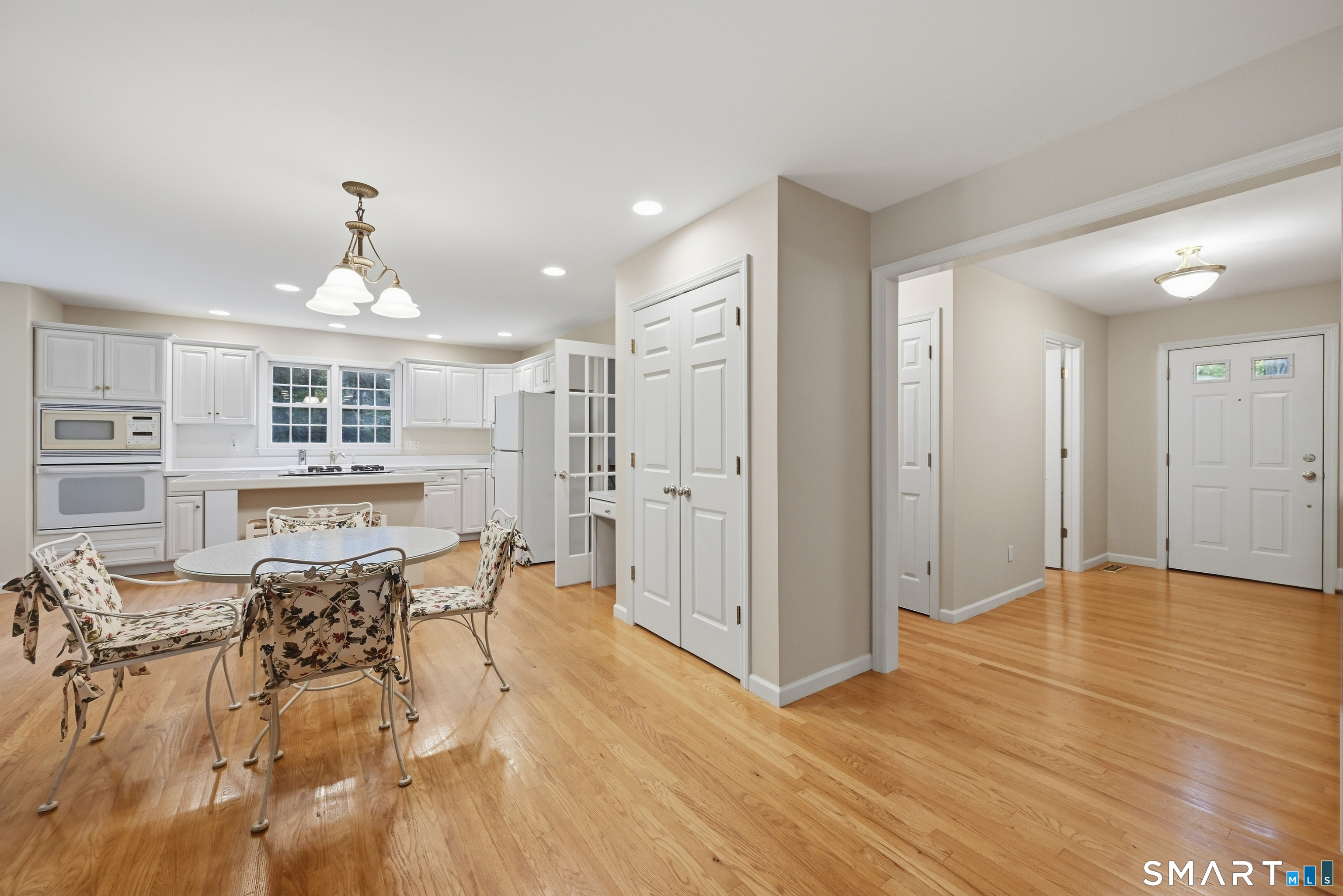 18 Cove Road Brookfield, CT 06804 - Photo 8 of 39 Gallery Image 8