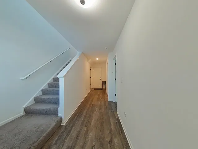 $2,850 | 4303 Chelsea Mnr Circle, Aurora, IL 60504