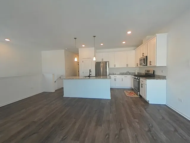 $2,850 | 4303 Chelsea Mnr Circle, Aurora, IL 60504