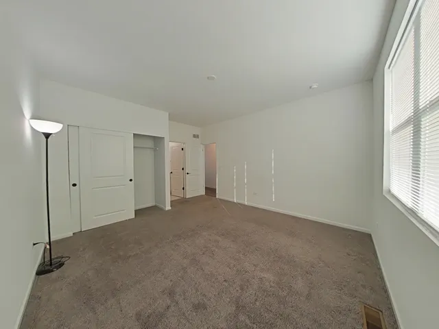 $2,850 | 4303 Chelsea Mnr Circle, Aurora, IL 60504