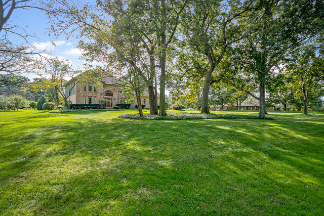 549 Aberdeen Road Frankfort, IL 60423 - Photo 3 of 37