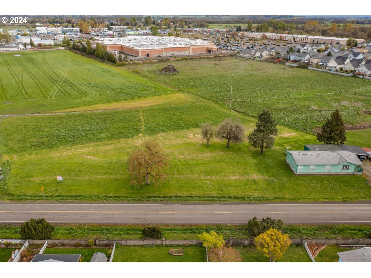 4055 Southeast Spicer Road Albany, OR 97322 - Photo 3 of 9