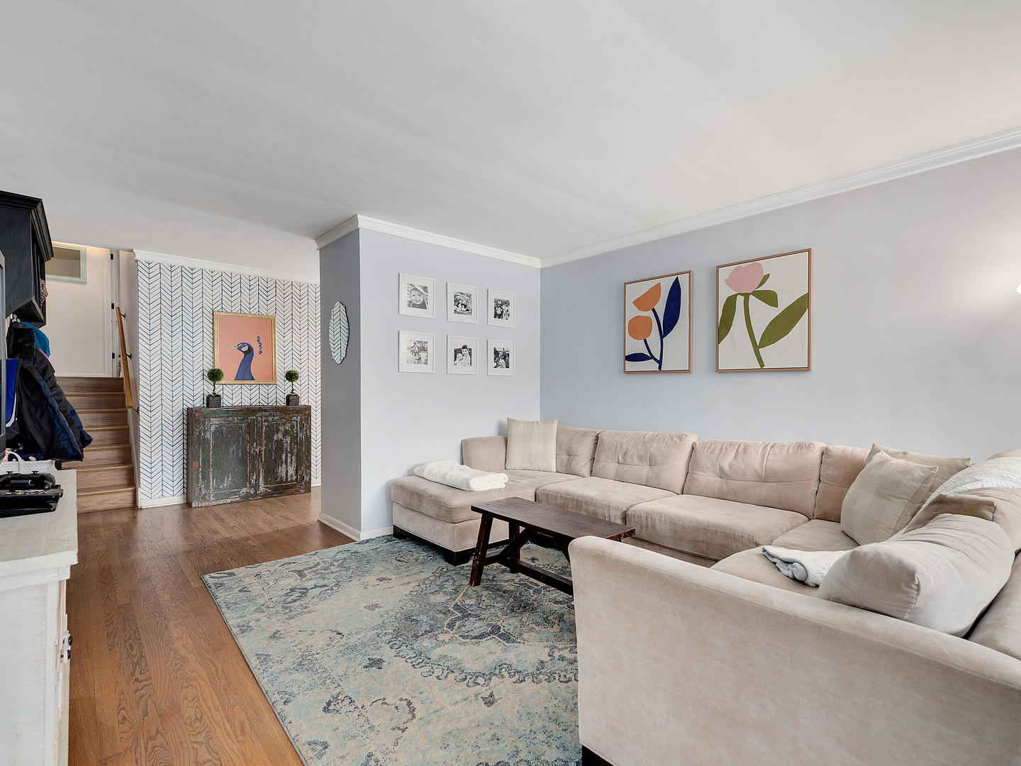 1340 Oak Street Western Springs, IL 60558 - Photo 5 of 25 a living room with furniture and wooden floor
