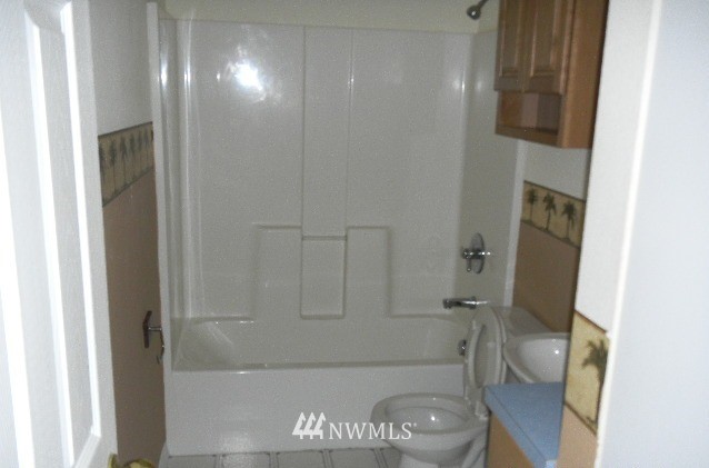 666 Index Place Northeast Renton, WA 98056 - Photo 4 of 11 a bathroom with a shower