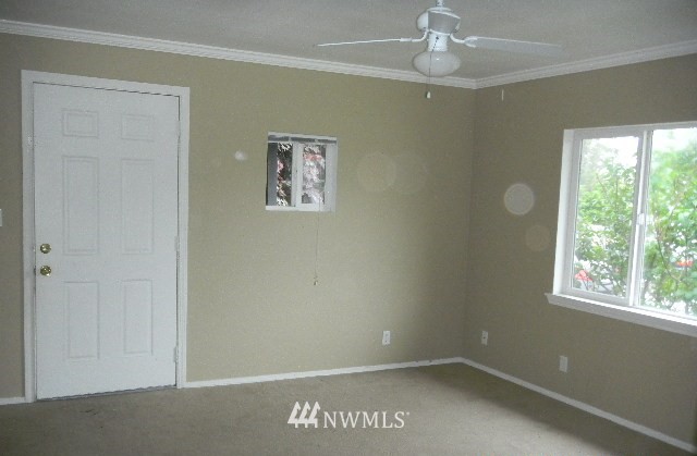 666 Index Place Northeast Renton, WA 98056 - Photo 7 of 11 an empty room with windows and ceiling fan