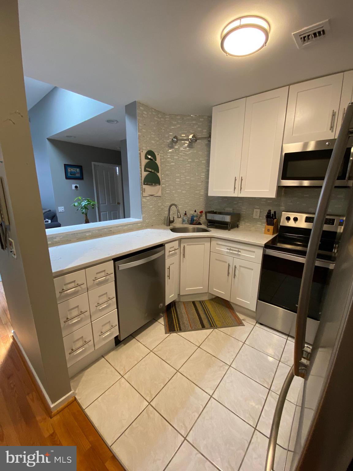 12-16 Letitia Street, Unit 503 Philadelphia, PA 19106 - Photo 17 of 23