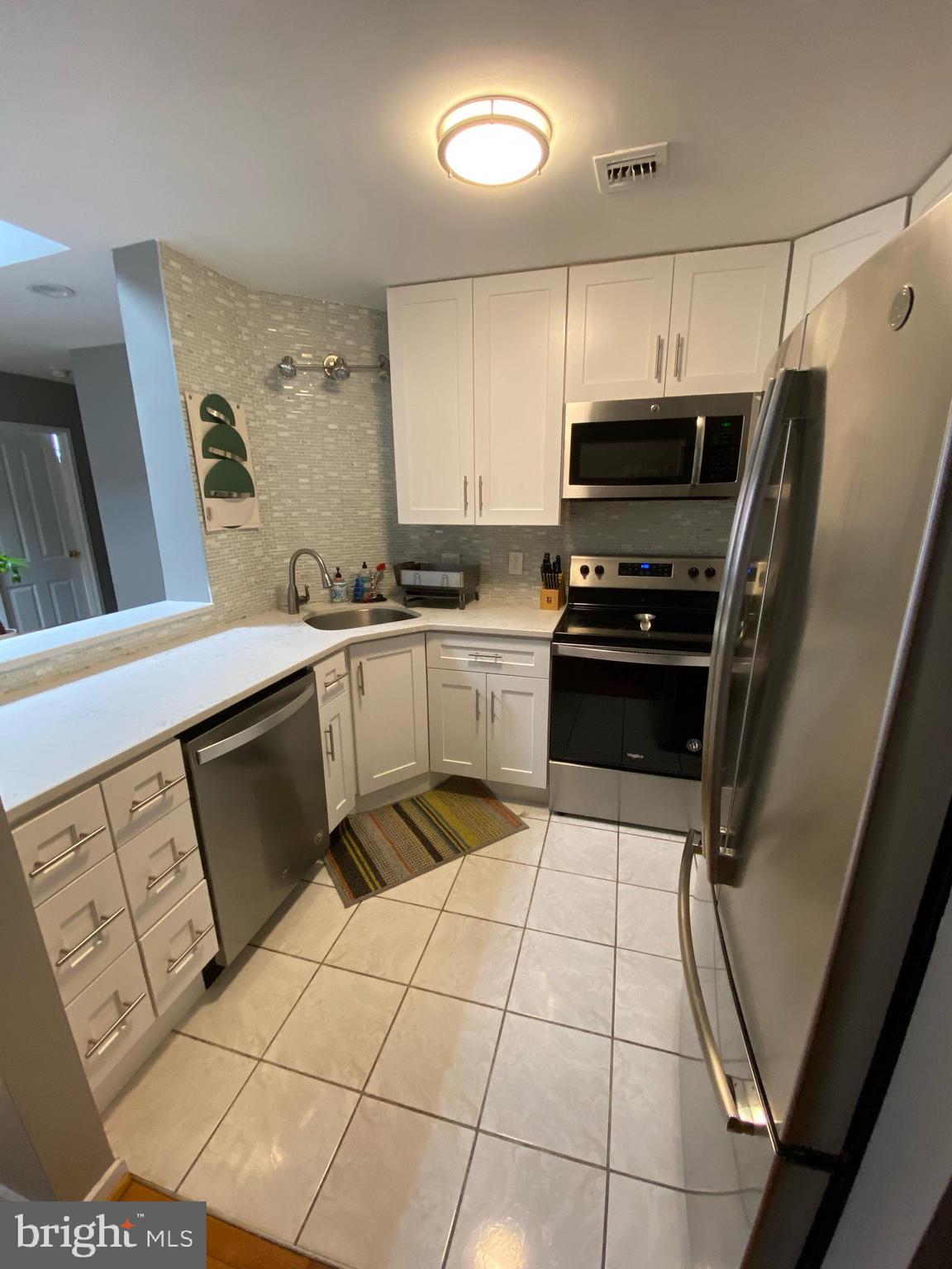 12-16 Letitia Street, Unit 503 Philadelphia, PA 19106 - Photo 7 of 23