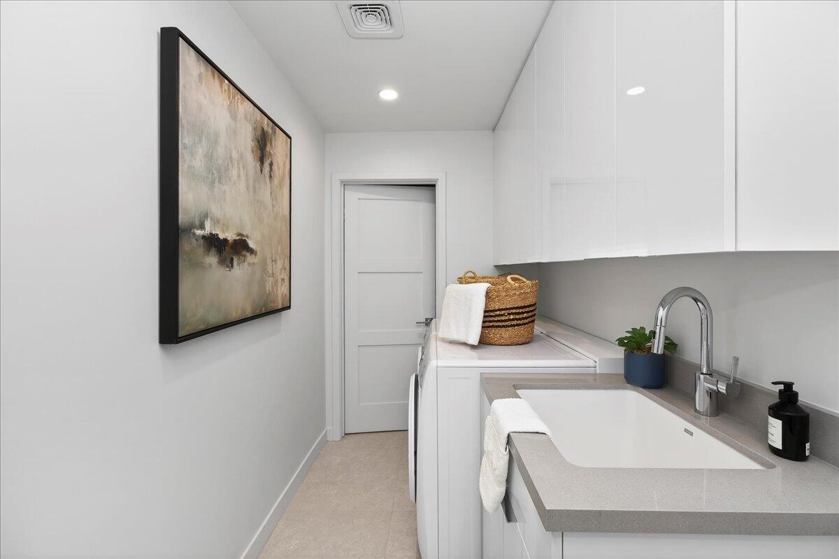 73306 Juniper Street Palm Desert, CA 92260 - Photo 24 of 79 24-Laundry