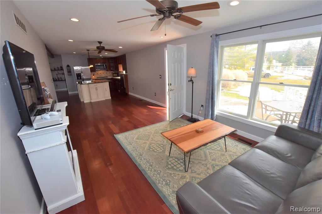 9160 Sharp Road Swartz Creek, MI 48473 - Photo 8 of 34