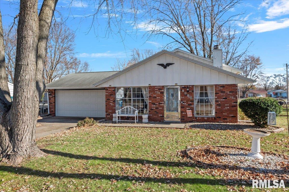 1828 Stanhope Road Springfield, IL 62702 - Photo 1 of 28
