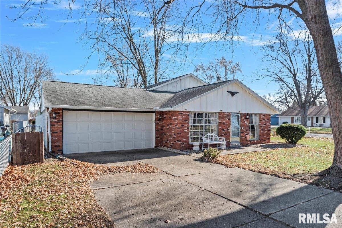 1828 Stanhope Road Springfield, IL 62702 - Photo 2 of 28