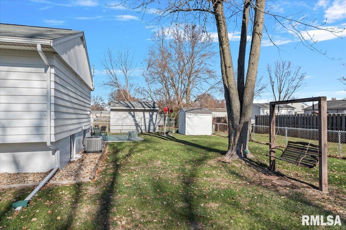 1828 Stanhope Road Springfield, IL 62702 - Photo 23 of 28