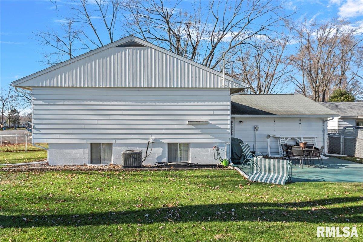 1828 Stanhope Road Springfield, IL 62702 - Photo 25 of 28