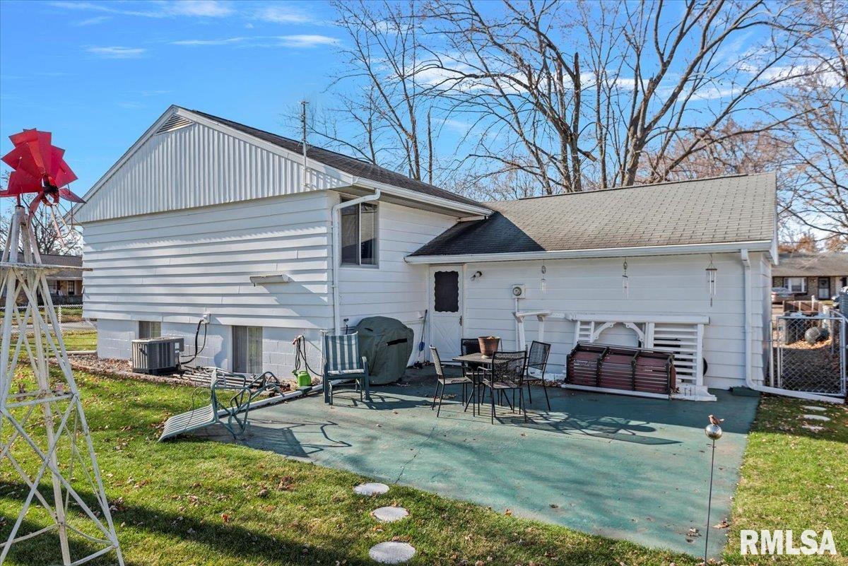 1828 Stanhope Road Springfield, IL 62702 - Photo 26 of 28