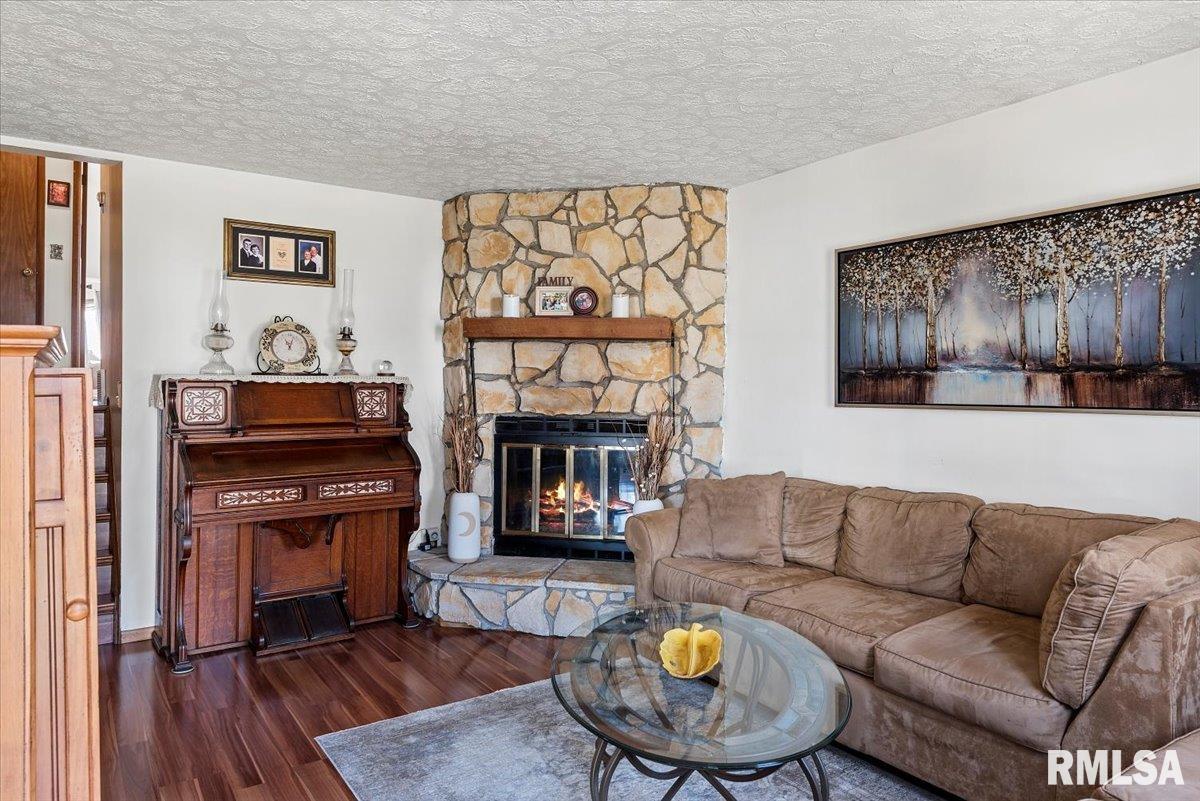 1828 Stanhope Road Springfield, IL 62702 - Photo 4 of 28