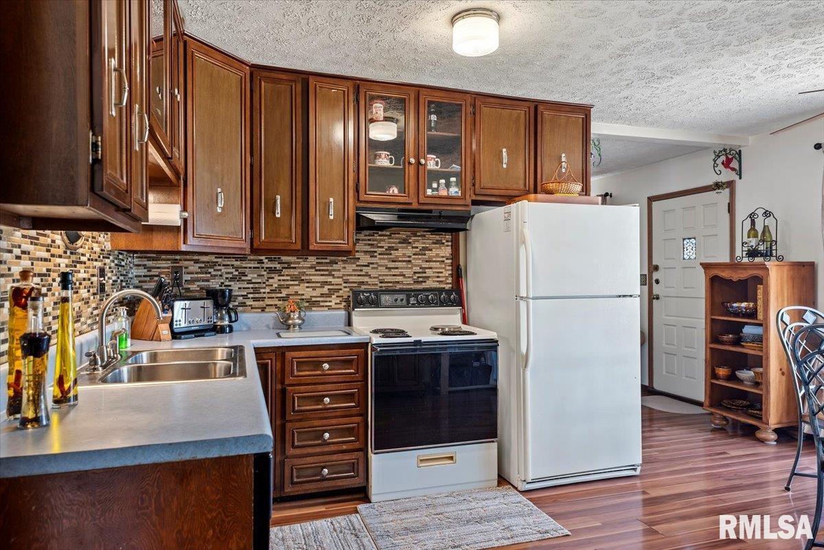 1828 Stanhope Road Springfield, IL 62702 - Photo 9 of 28