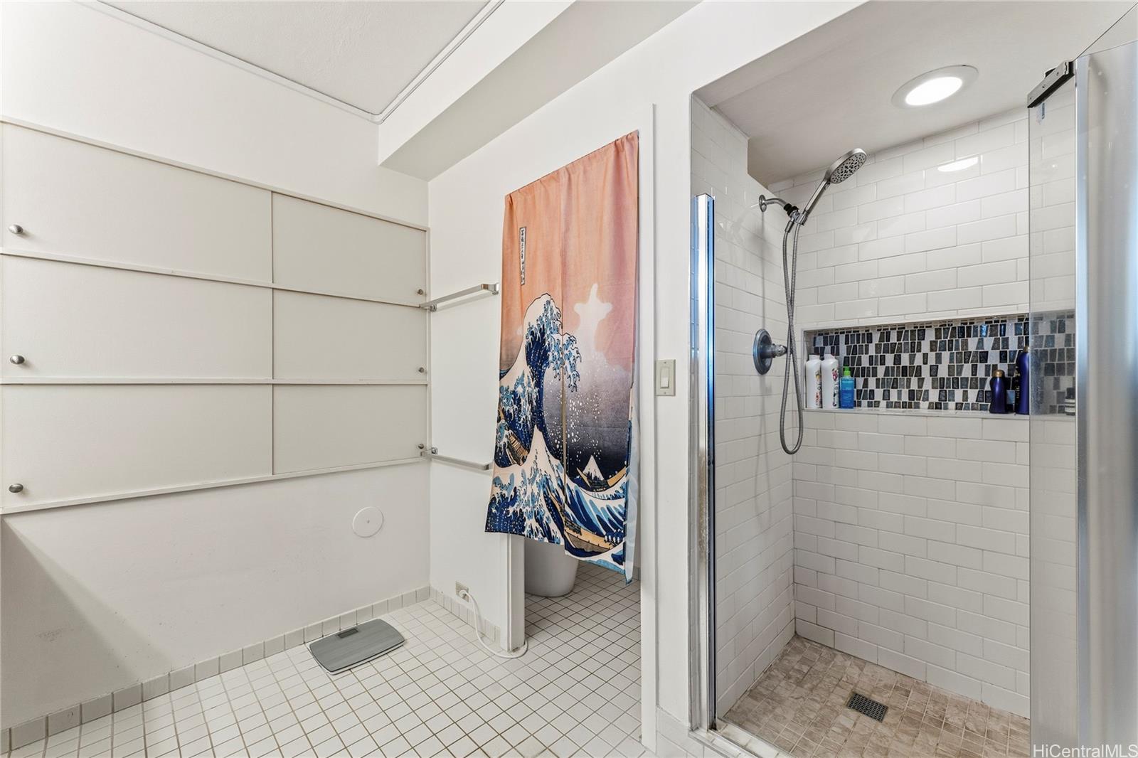 1001 Wilder Avenue, Unit 602 Honolulu, HI 96822 - Photo 14 of 22 a bathroom with a shower