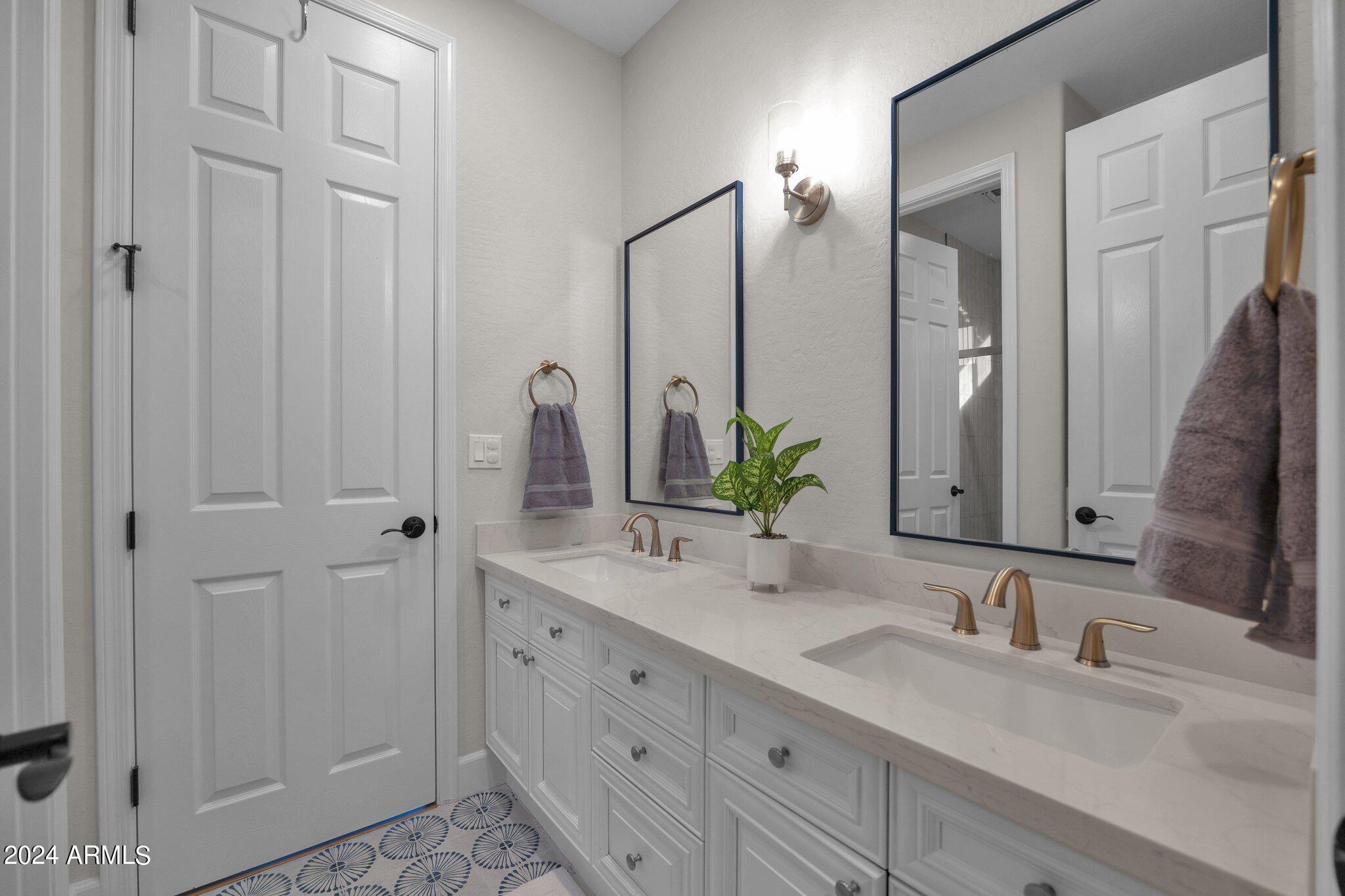 2517 South Constellation Way Gilbert, AZ 85295 - Photo 58 of 105 a bathroom with double vanity sink and a mirror