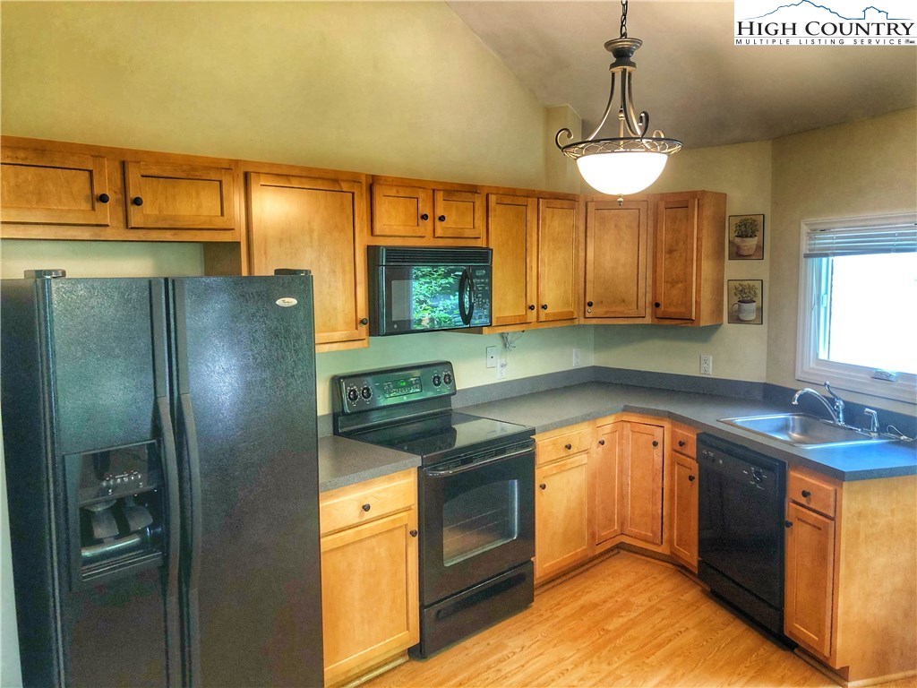 107 Village Cluster Road Beech Mountain, NC 28604 - Photo 3 of 12 Gallery Image 3