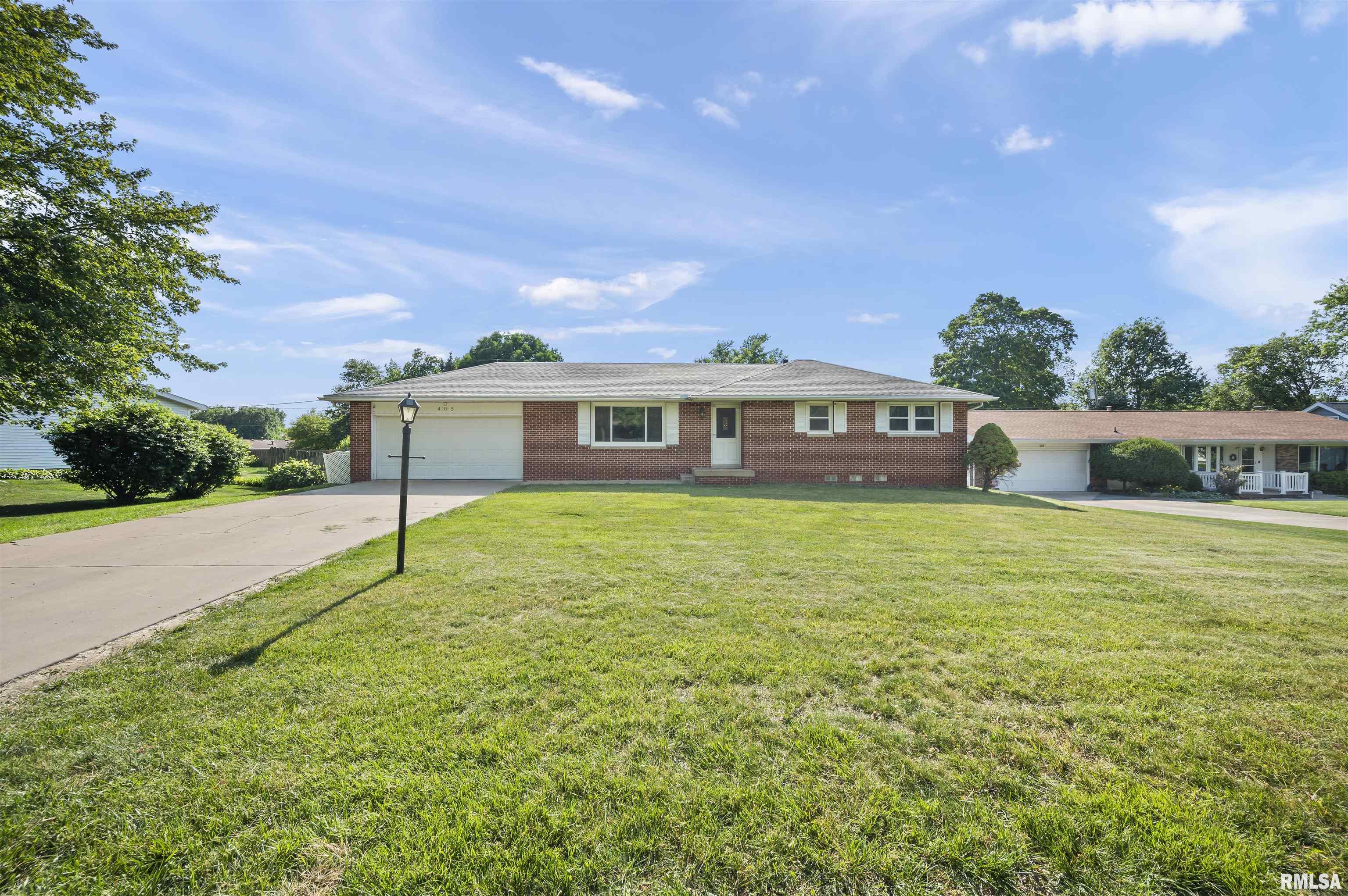 405 Daniel Parkway Washington, IL 61571 - Photo 2 of 45