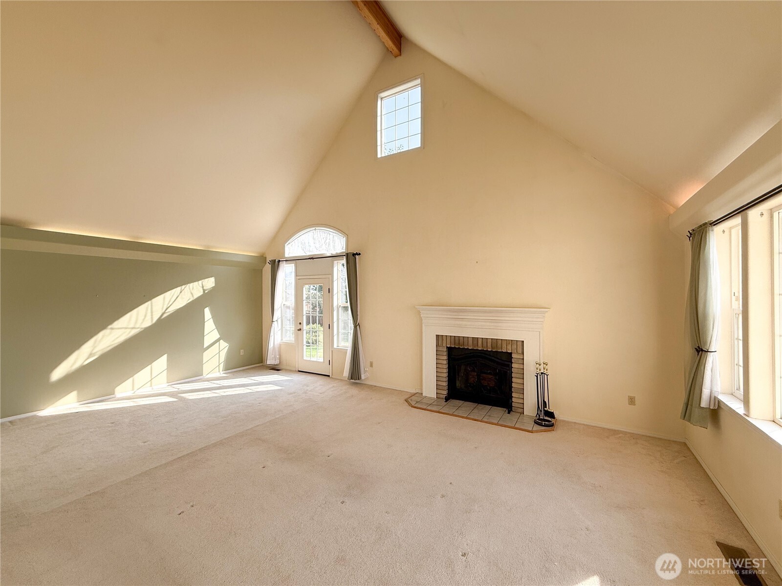334 Omak River Road Omak, WA 98841 - Photo 13 of 31 an empty room with windows and fireplace