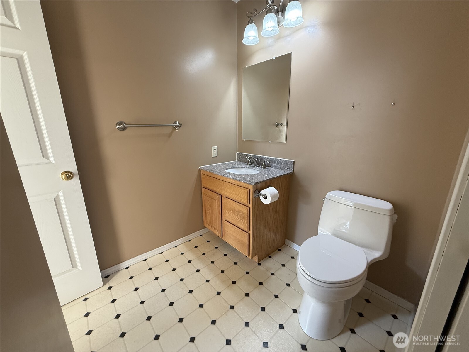 334 Omak River Road Omak, WA 98841 - Photo 21 of 31 a bathroom with a toilet a sink a vanity and mirror