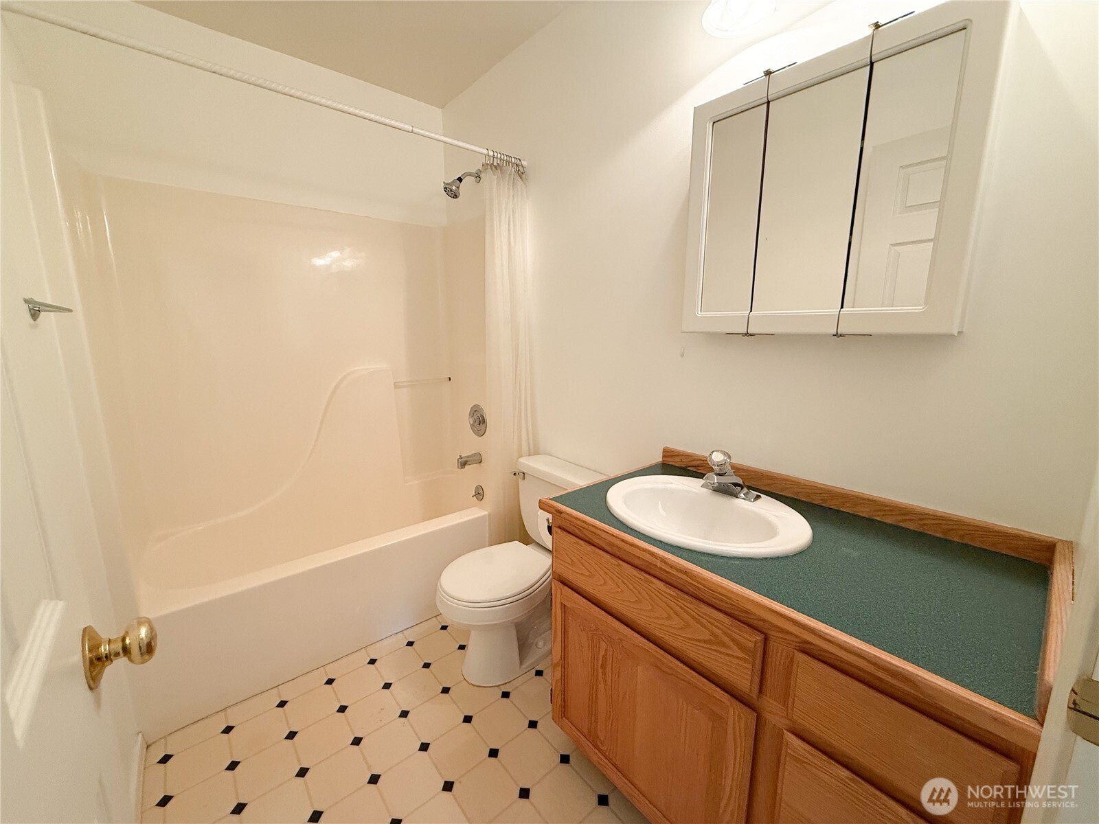 334 Omak River Road Omak, WA 98841 - Photo 29 of 31 a bathroom with a sink a toilet and a bathtub