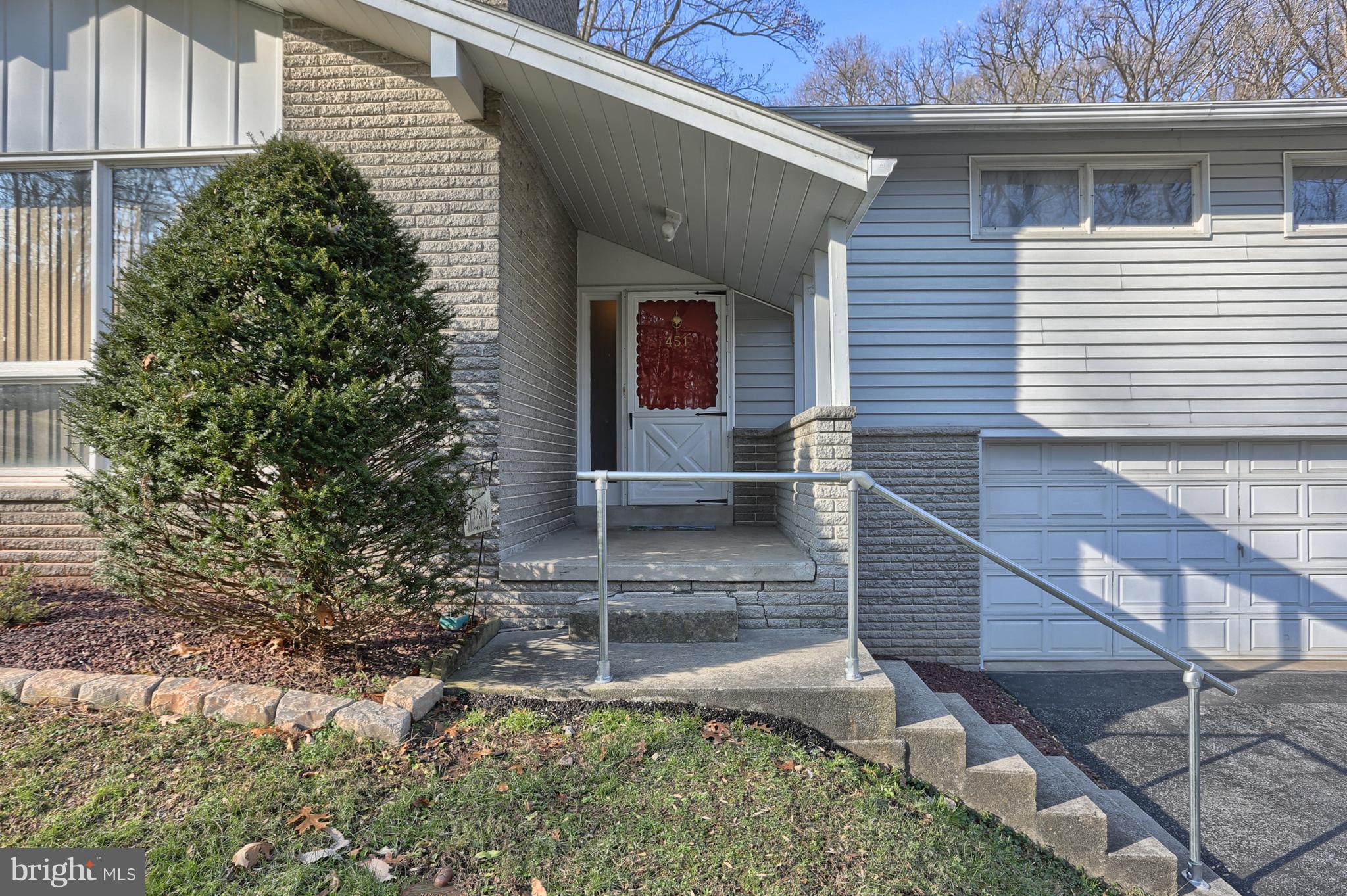 451 Hilltop Road Hummelstown, PA 17036 - Photo 3 of 37 Gallery Image 3