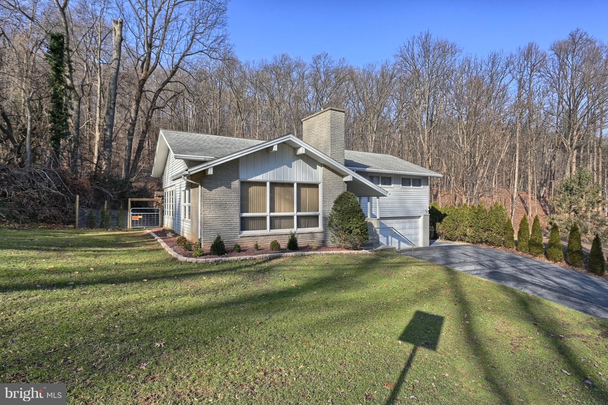 451 Hilltop Road Hummelstown, PA 17036 - Photo 4 of 37 Gallery Image 4