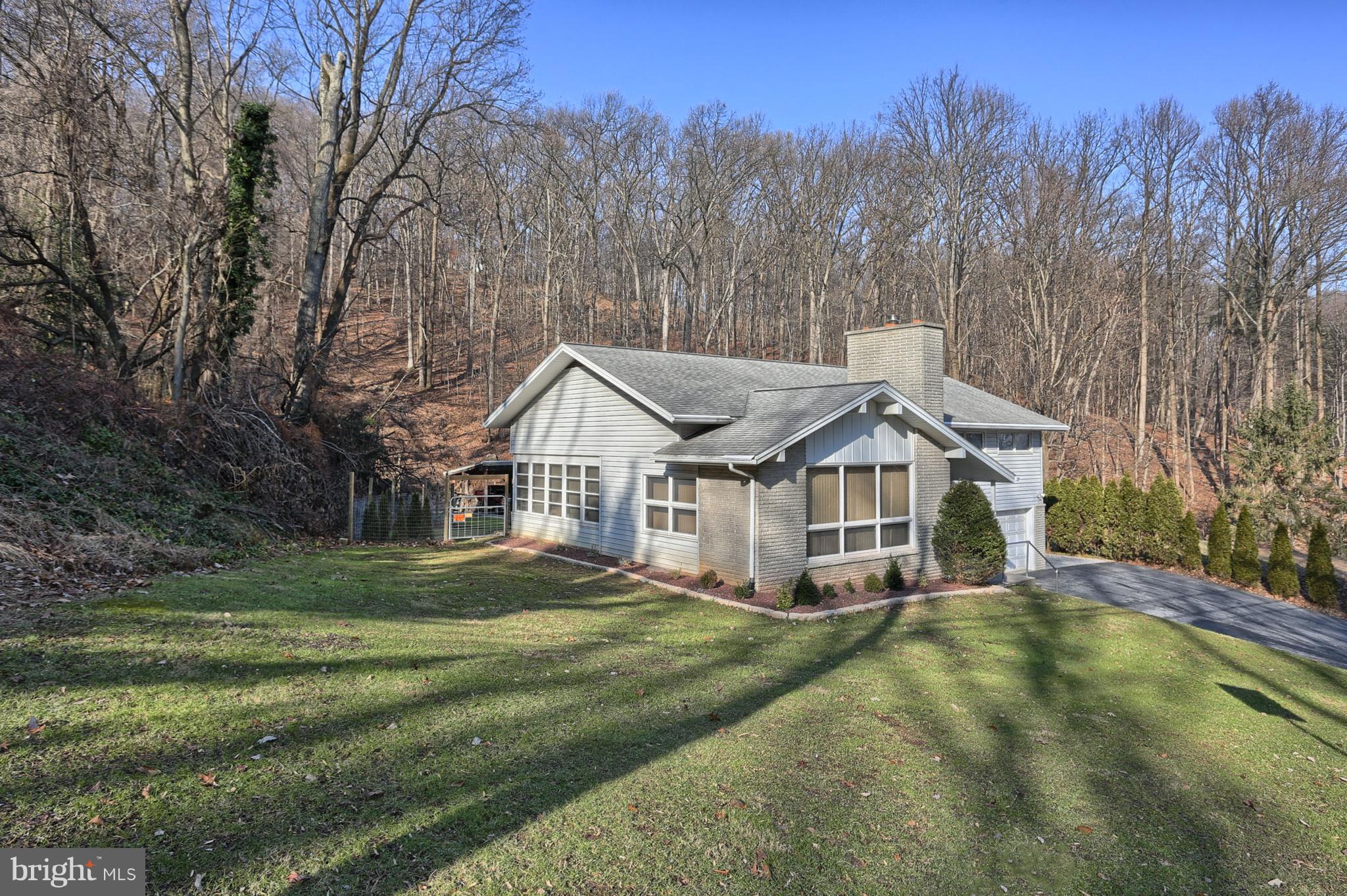 451 Hilltop Road Hummelstown, PA 17036 - Photo 5 of 37 Gallery Image 5