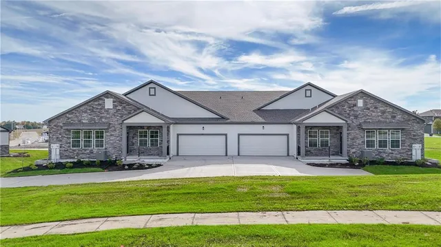 $494,950 | 119 South Diane Drive, Olathe, KS 66061