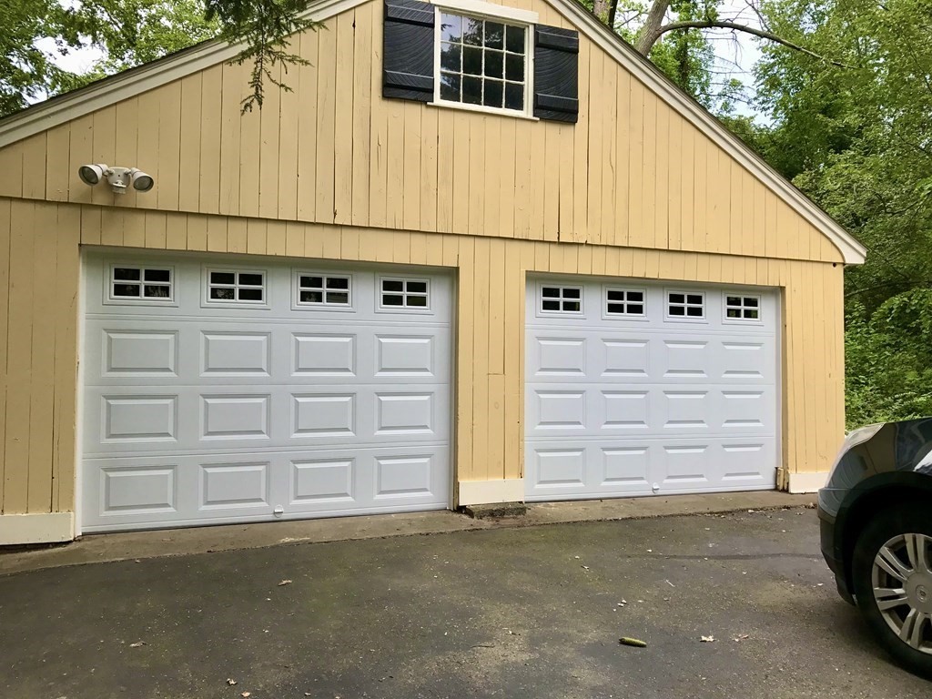 7 McGregory Road Sturbridge, MA 01566 - Photo 6 of 40 a view of a garage