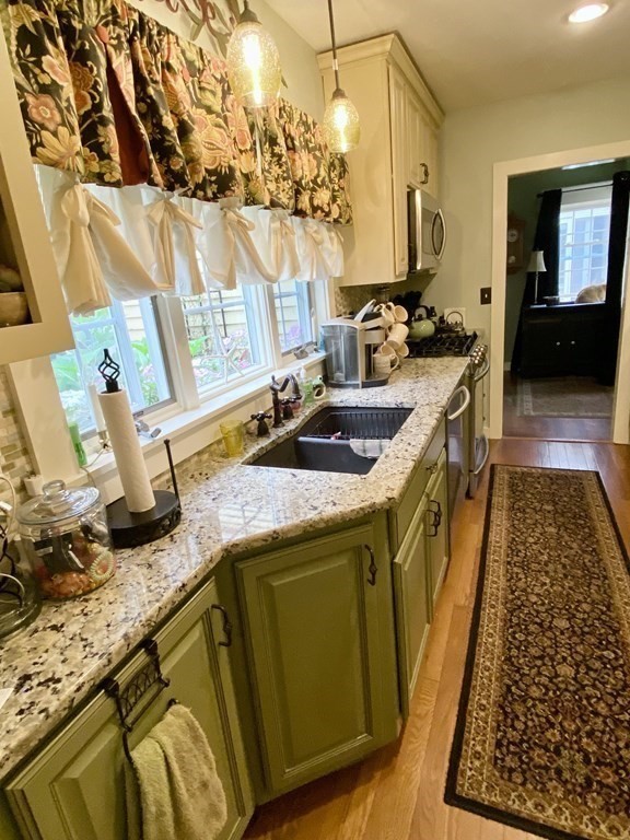 7 McGregory Road Sturbridge, MA 01566 - Photo 10 of 40 a kitchen with sink stove and refrigerator