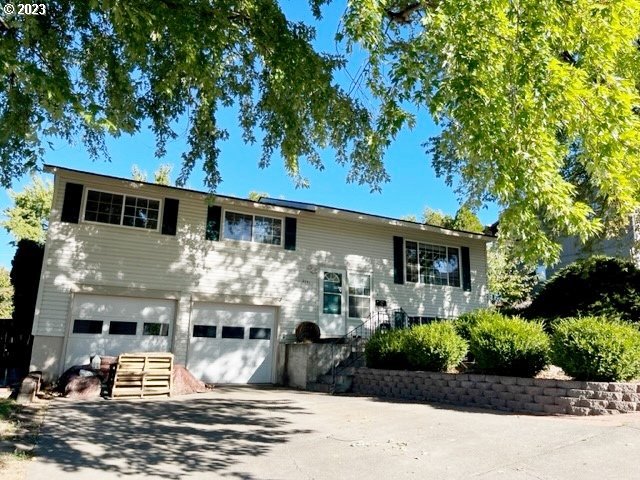 3331 Southwest Kirk Avenue Pendleton, OR 97801 - Photo 1 of 25 a front view of a house with a yard