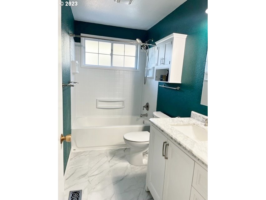 3331 Southwest Kirk Avenue Pendleton, OR 97801 - Photo 15 of 25 a bathroom with a sink a toilet and shower