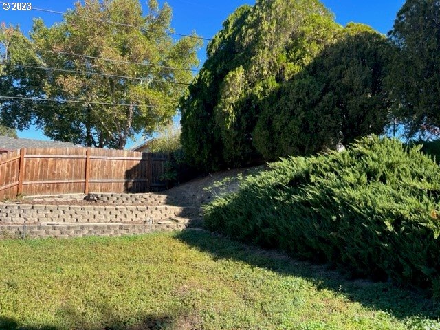 3331 Southwest Kirk Avenue Pendleton, OR 97801 - Photo 24 of 25 a view of a back yard