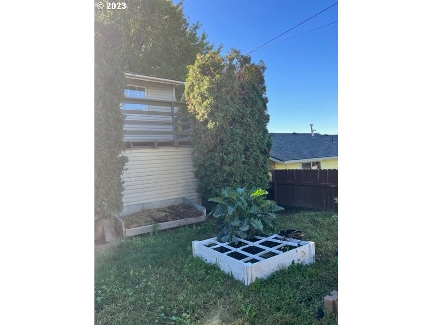 3331 Southwest Kirk Avenue Pendleton, OR 97801 - Photo 25 of 25 a view of a backyard