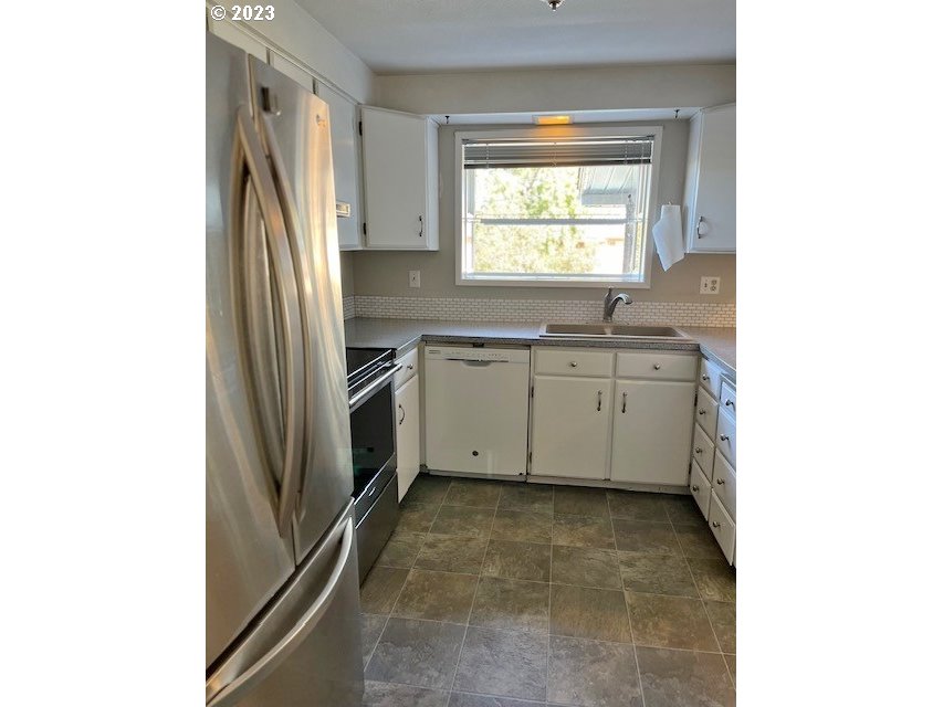 3331 Southwest Kirk Avenue Pendleton, OR 97801 - Photo 7 of 25 a view of a kitchen with a sink
