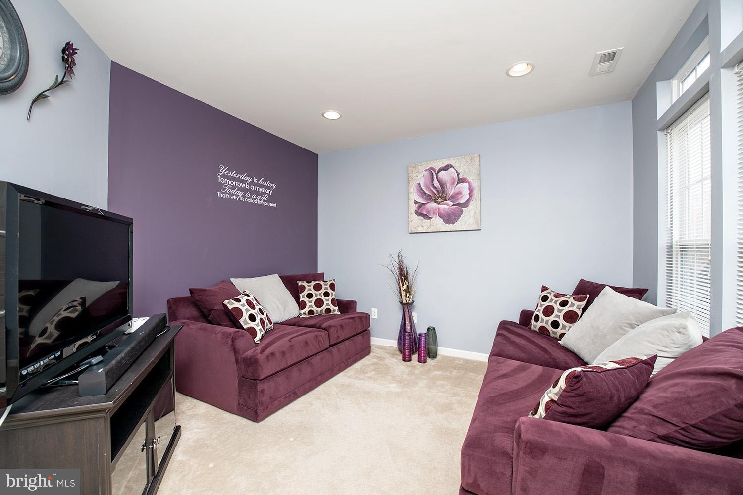7 Swan Court Delran, NJ 08075 - Photo 5 of 36