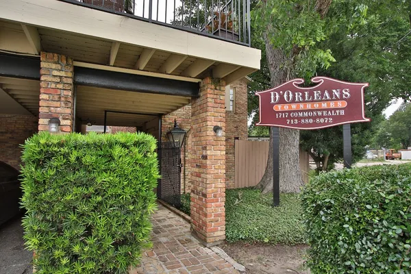 $1,750 | 1731 Commonwealth Street, Houston, TX 77006