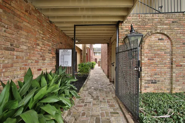 $1,750 | 1731 Commonwealth Street, Houston, TX 77006